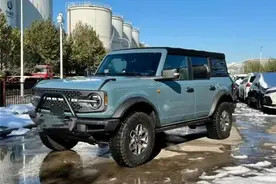 福特烈马已到天津港，配V6+10AT+三把锁，硬派越野又添“搅局者”图片