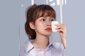 不管什么粉底液，切记不要直接怼上脸，教你两招，妆面服帖更高级图片