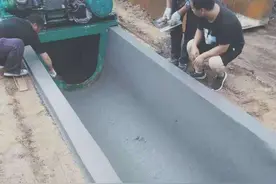 水渠成型机的施工过程图片