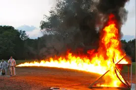 遇水还能燃烧！世界上最早的喷火器有什么神奇的地方？图片