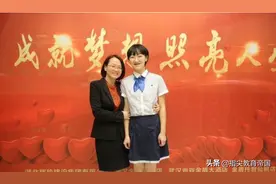 武汉高考状元725并不稀奇，震撼的是语文能考146，她是怎么做到的图片