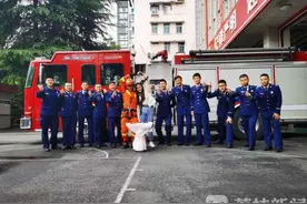 为爱速降 消防员专属的浪漫求婚赞爆了图片