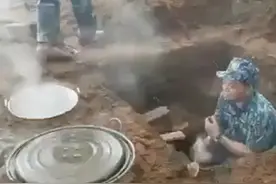 越军挖无烟灶，烟雾贴地流淌，老外大吃一惊！殊不知是我军玩剩的图片