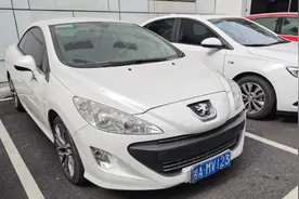 强制报废车霸占福州一单位内部停车位，联系派出所、交警部门，却被告知无法解决图片