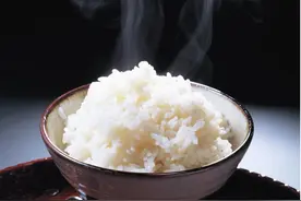 蒸米饭别只加清水，记住这5个诀窍，米饭又香又好吃，快收藏吧图片