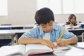 一周3节课，不改作业不考试，小学老师轻松？看看一线老师怎么说图片