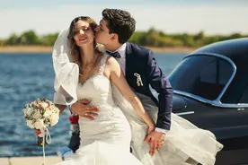 儿子风光大婚，新娘是个外国人：大喜的日子，亲妈一直拉着个脸…图片