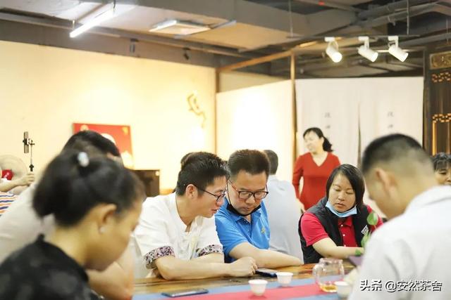 今大福德福品鉴会在“茶饰界”成功举办，班章古树霸气之韵令人倾倒