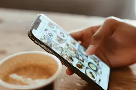 男人把爱“撤回”时，会有的三个小动作图片
