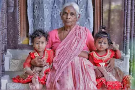 印度73岁老妇生下双胞胎，被评价不负责，一年后84岁丈夫去世图片