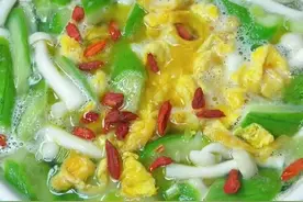 今天美食，海菇丝瓜鸡蛋汤，太好吃了太好吃了太好吃了图片