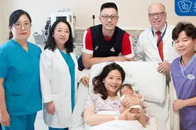 未来必须大长腿！里约女排冠军里第一个生娃，魏秋月抱儿子合影老公提前拜年图片