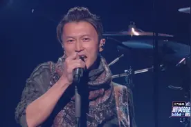 谢霆锋再拿话筒，观众直呼“爷青回”，网友质问为何不演戏了？图片
