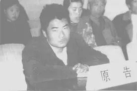 1999年小伙救下落水少女，拒绝少女一家报恩，他将这一家告上法庭图片
