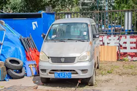 哈市多部门联动，南岗区西典家园内的“僵尸车”清了图片