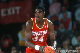 NBA球星队史得分榜，奥拉朱旺26511分第五，前四位是哪些大神？图片