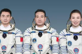 又美又飒！中国“最美”女航天员，王亚平将成为首位出舱女航天员图片