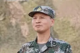 首现“65后”!五位将军同时晋升，他刷新公开履历中最年轻上将纪录图片
