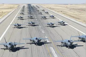 美国空军首支F-35首次壮观摆拍“大象漫步”视频封面