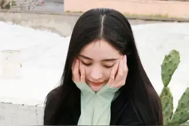 五一假期怎么穿？看看杨幂的长袖+短袖和衬衫穿搭，既防晒又时尚图片