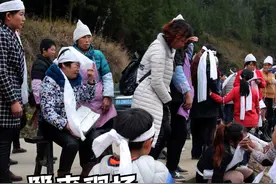 80后，童年时做过的那些傻事，你做过几件？“哭丧”你中招了吗？图片