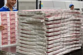 印钞厂的普通工人，都是什么学历？工资多少？真让人羡慕不已视频封面