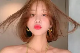 摆脱拍照手尴尬，手部拍照姿势学起来，好看又少女感满满图片