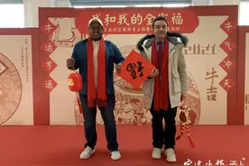 新春走基层｜烧烤、摩托、聚餐，看看两位外籍人士的宁波年有多欢乐？图片