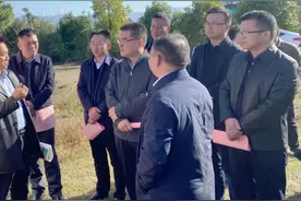 为了这件事，平江县四大家主要负责人齐齐出动，现场踏勘调研图片