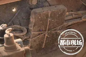 在“海螺水泥厂”拉水泥，车载GPS一年一换，经销商直呼“伤不起”图片