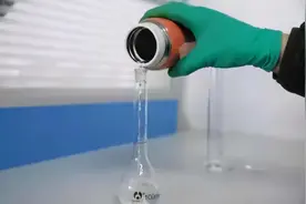 “夺命保温杯”遭央视多次曝光，热水进毒水出，该如何挑选呢？图片