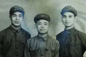 王近山巡逻部队，遇到两位女兵敬礼，为何命令士兵枪毙她们图片