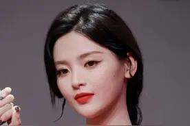 有种“腿精”叫杨超越，当媒体生图曝光，双腿堪称“娱乐圈第一”图片