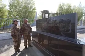 在遥远的大漠深处，有一座“活界碑” | 中国好人图片