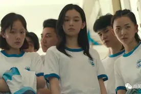 《少年的你》“你保护世界，我保护你”。图片