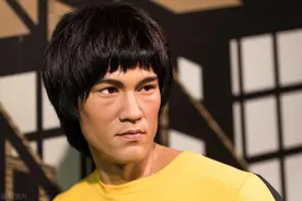 他是李小龙的父亲，凭自己的实力成为粤曲演员，并娶了富家小姐图片