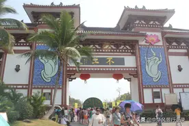 拜觐三亚南海观音，祈求国泰民安图片