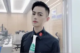 LOL智勋风流成性？生日邀请众多美女上船，网友：董卓选妃罢了图片