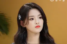 杨超越格纹西装甜美写真图片图片