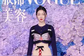 新篇章红毯槽点：周冬雨要保暖，宋佳一言难尽，曾美慧孜最拉垮图片