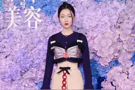 新篇章红毯槽点：周冬雨要保暖，宋佳一言难尽，曾美慧孜最拉垮图片
