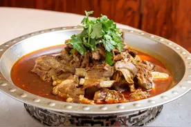 买羊肉，要分清肋排肉、前后腿肉、羊脖肉，口感差别大，别买错了图片