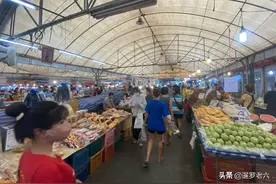 疫情期间，曼谷菜市场逛一圈！水果真便宜，鸭货挺诱人图片