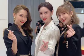 老板娘张萌呼唤"旧爱"？晒与白冰金莎合照召唤胡歌，网友：选一个图片