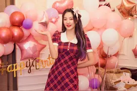 “骨架大”又“微胖”的女生，建议你“穿裙不穿裤”，显瘦又洋气图片