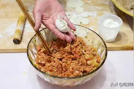酸菜饺子好吃有诀窍，只需学会这个调馅方法，酸菜没异味，味道香图片