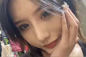 小说：老板带着女秘书图片