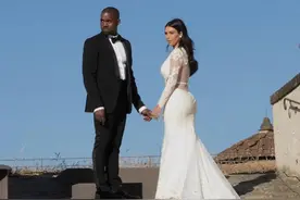 金·卡戴珊侃爷唯美结婚照，重金打造的婚礼，幸福恩爱的夫妻图片