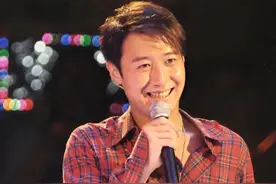 被“天王”黎明帅到了，180大高个眼睛还“放电”，完胜小鲜肉图片