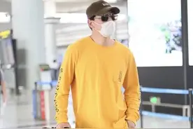 身高188的张亮时髦造型，黄黑撞色搭配，满满的潮流范图片